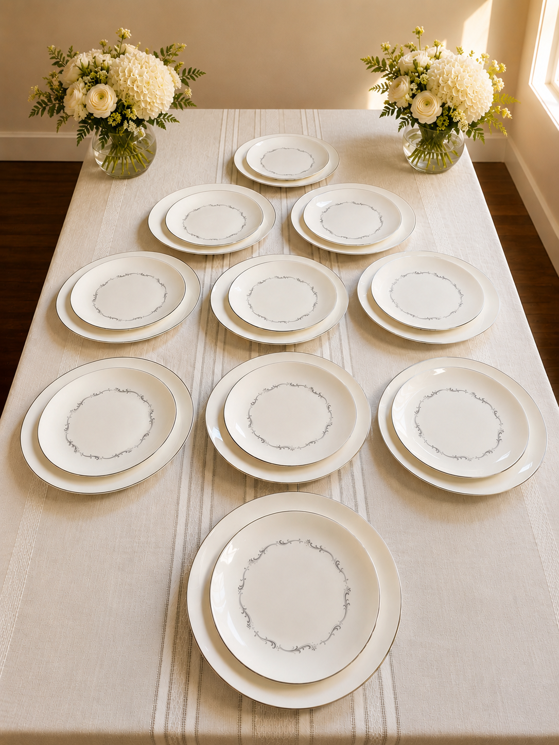 Royal Doulton Coronet H4947 Twenty-Piece Service for Ten