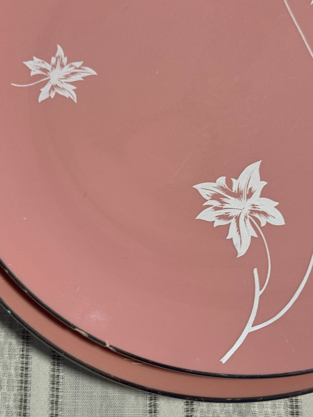 Flintridge Damask Pink Leaf 10.75-Inch Dinner Plate