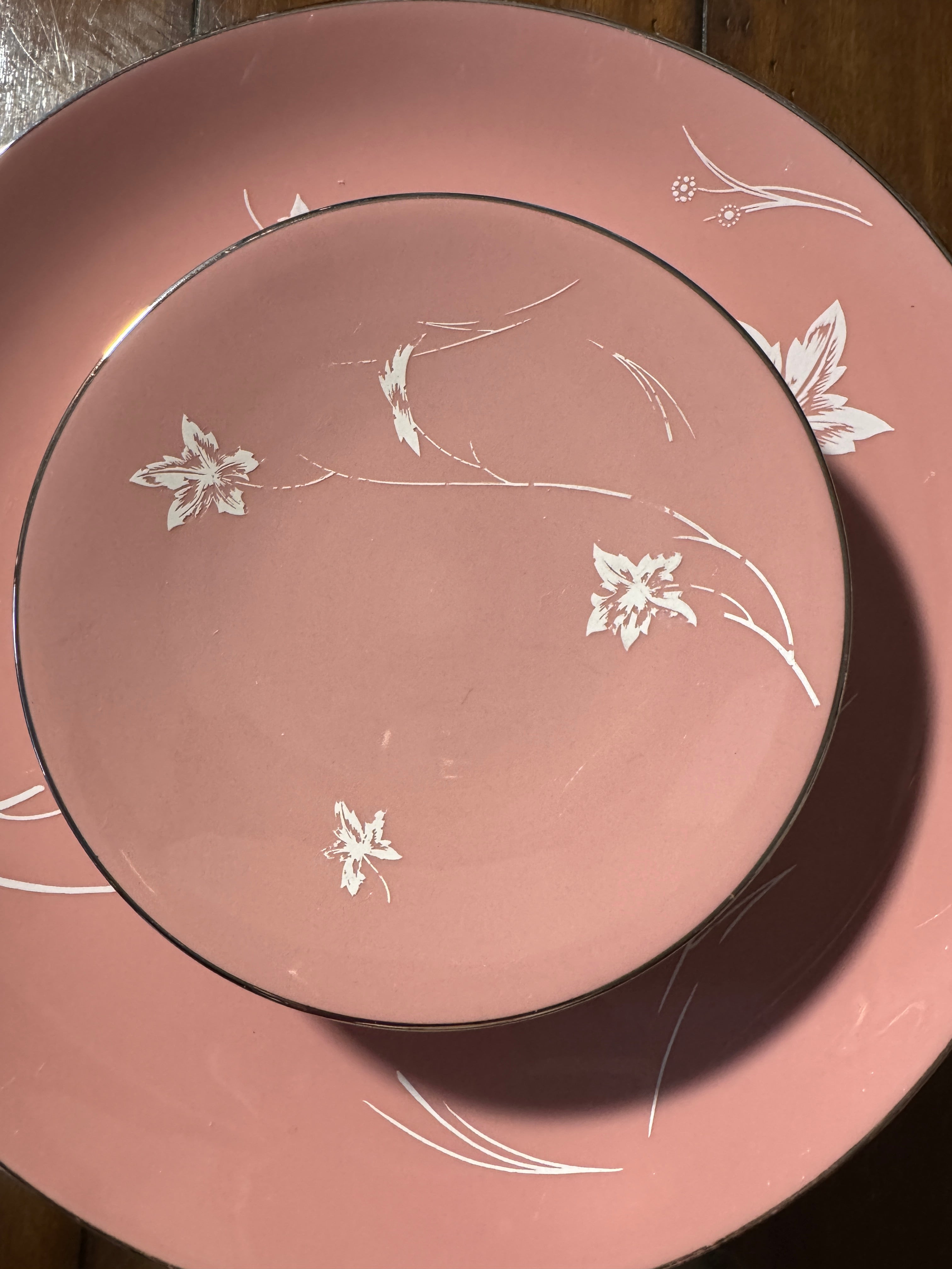 Flintridge Damask Pink Leaf 10.75-Inch Dinner Plate