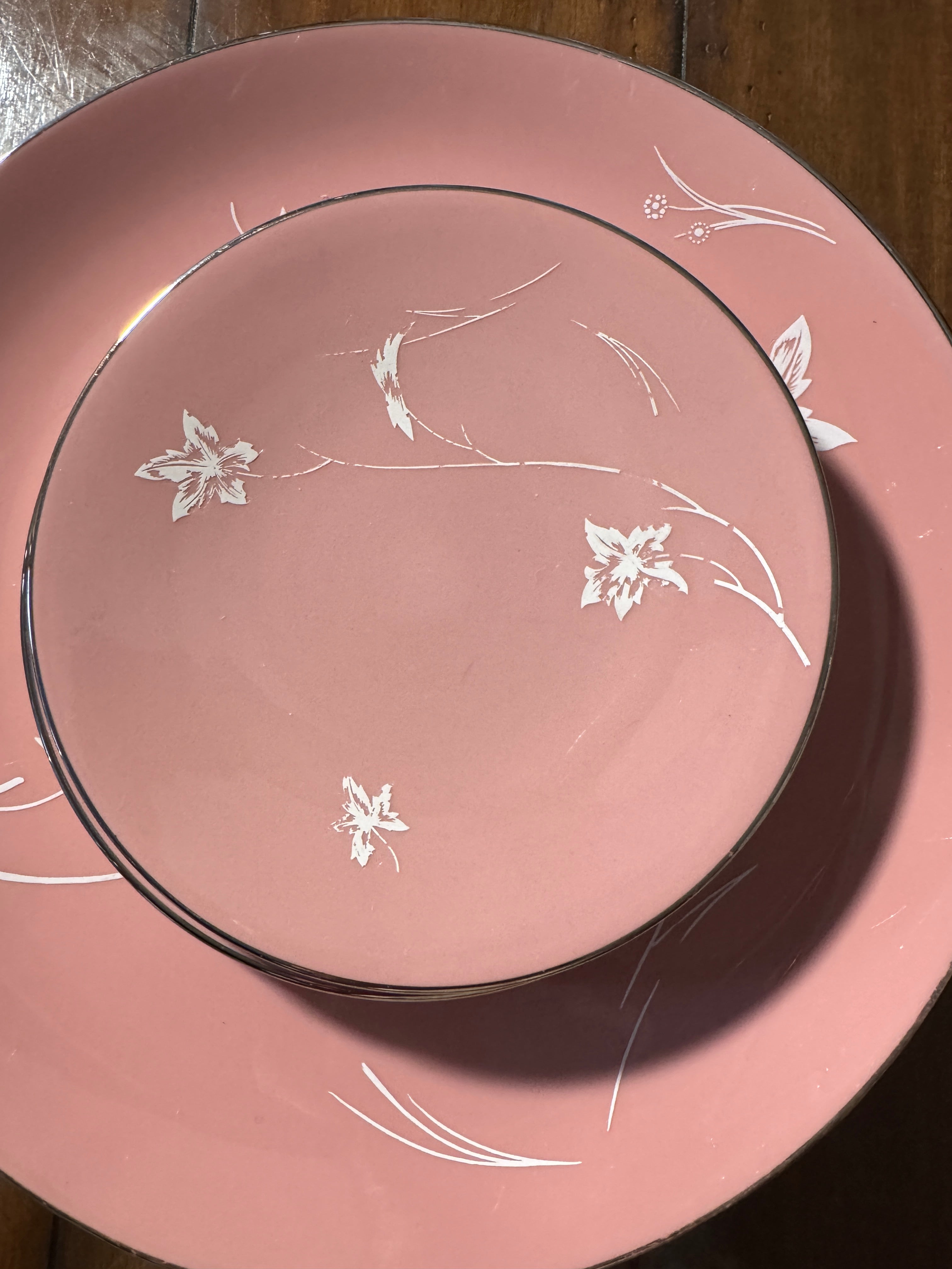 Flintridge Damask Pink Leaf 10.75-Inch Dinner Plate