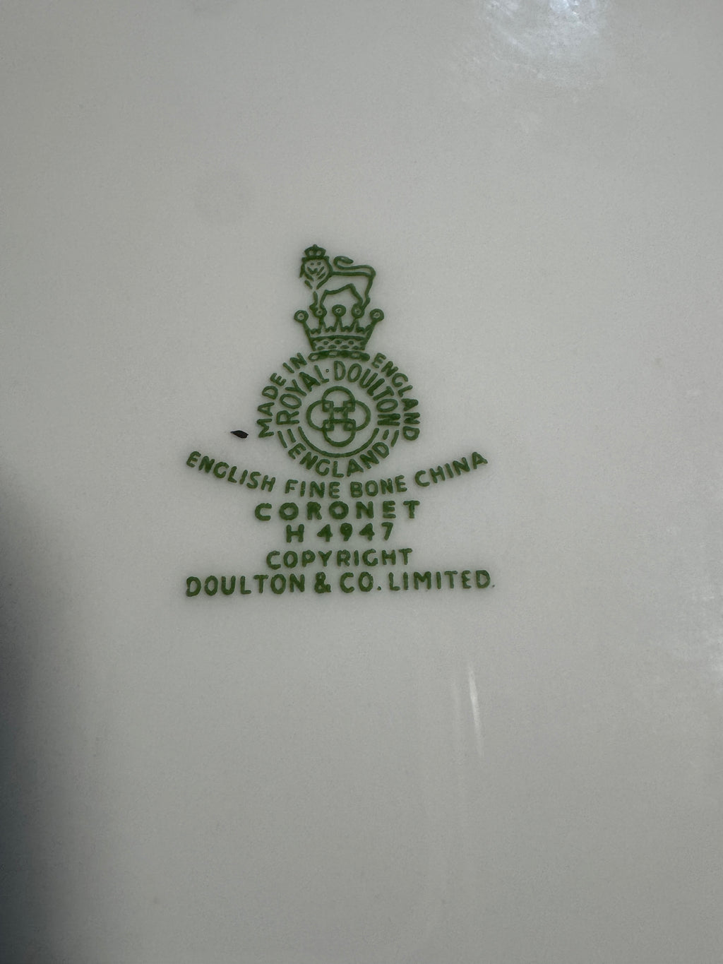 Royal Doulton Coronet H4947 Twenty-Piece Service for Ten
